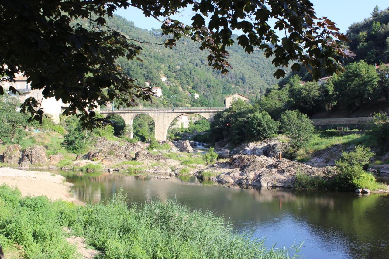 La Riveraine Et Les Bicyclettes Saint-Sauveur-de-Montagut 外观 照片